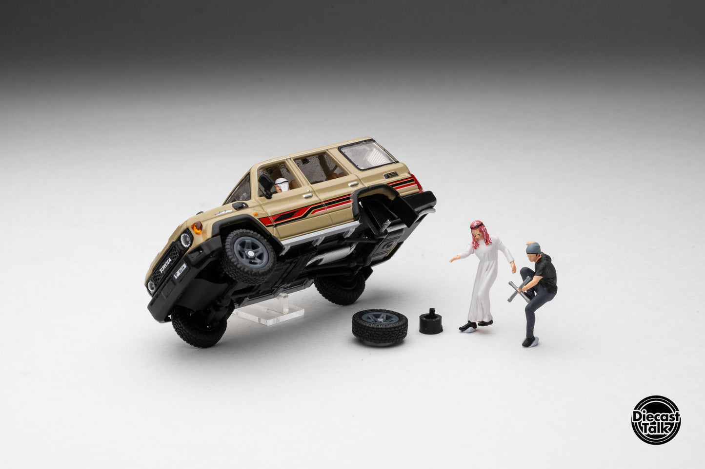 DiecastTalk Arab Exclusive GCD 1/64 Toyota Land Cruiser 70 series with figures
