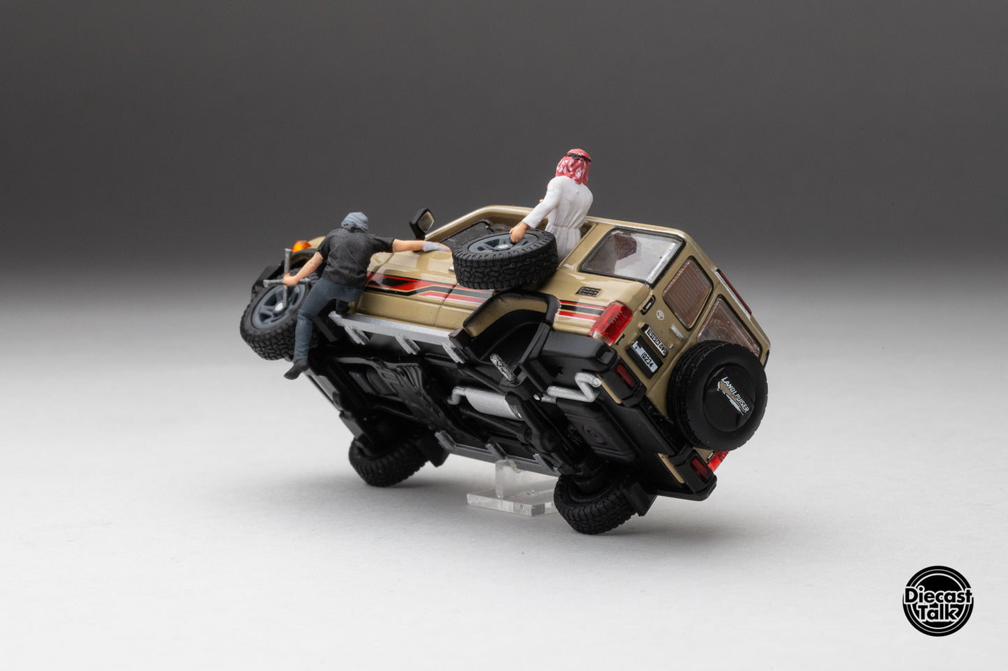DiecastTalk Arab Exclusive GCD 1/64 Toyota Land Cruiser 70 series with figures