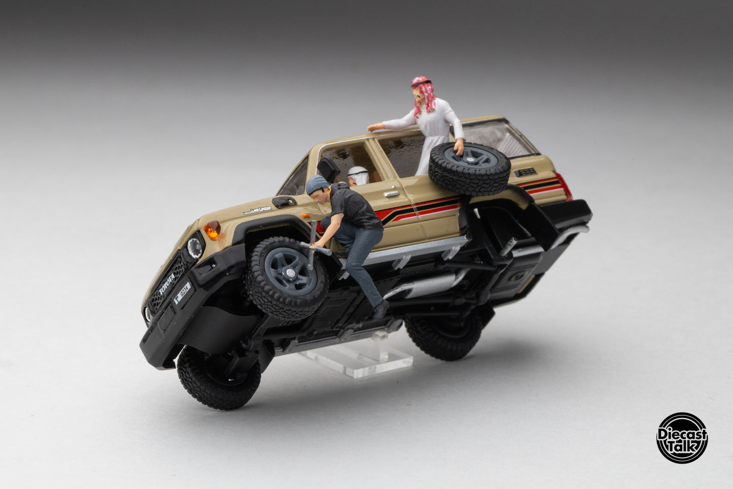 DiecastTalk Arab Exclusive GCD 1/64 Toyota Land Cruiser 70 series with figures