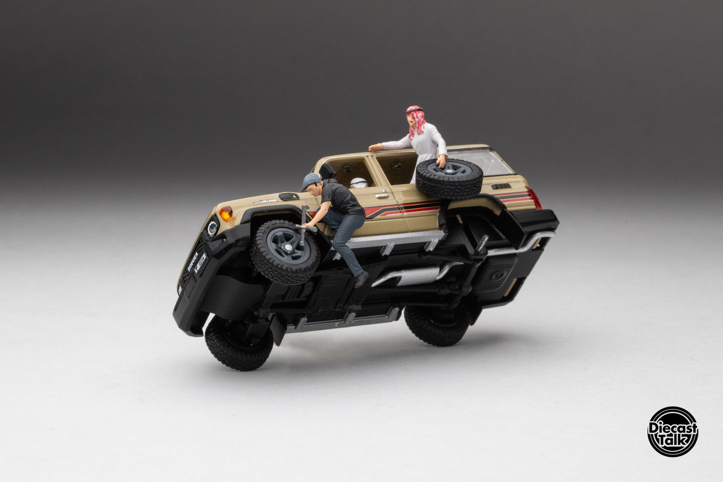 DiecastTalk Arab Exclusive GCD 1/64 Toyota Land Cruiser 70 series with figures