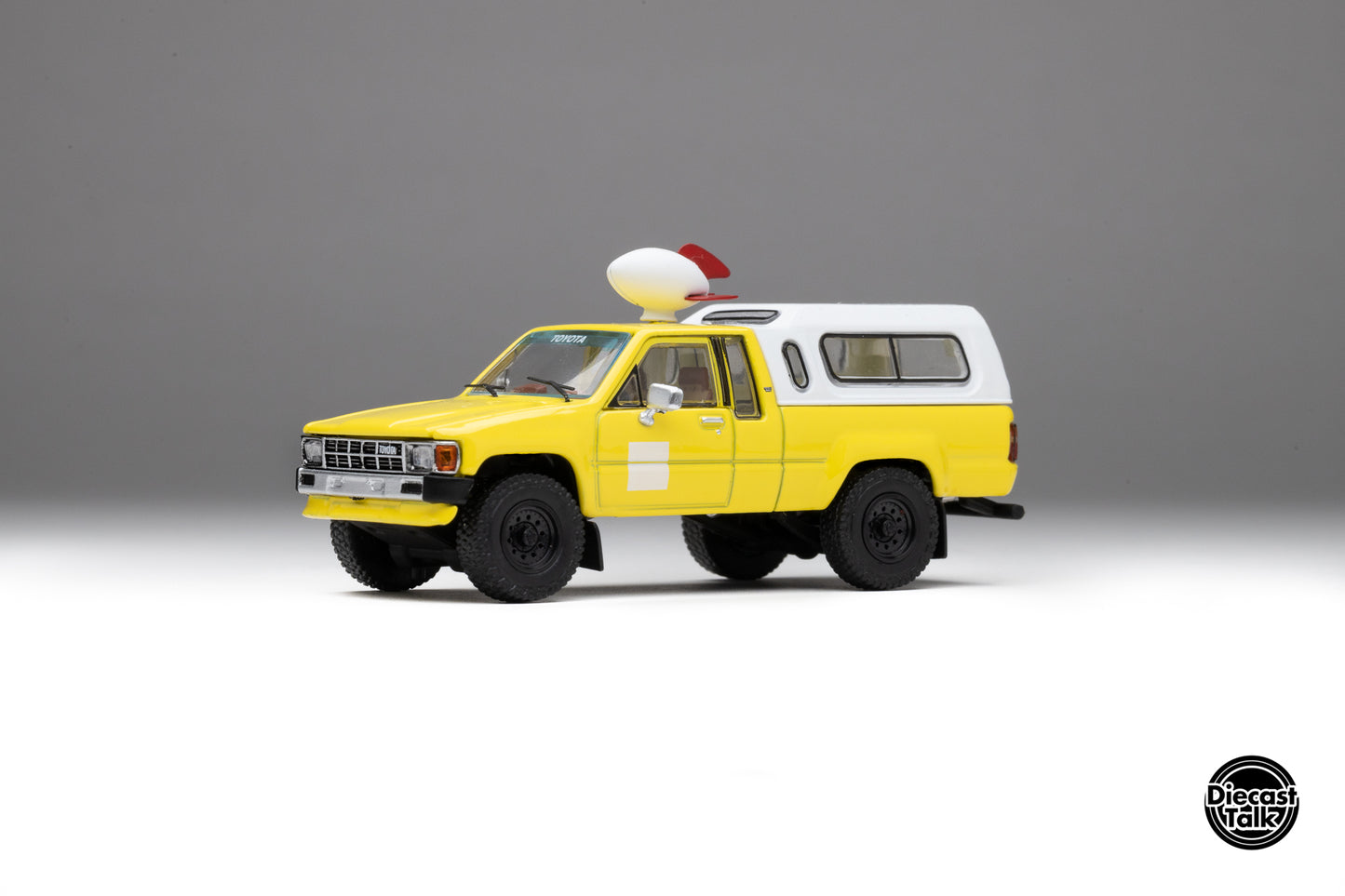 GCD DiecastTalk Exclusive 1/64 Toyota Hilux SR5 Delivery Truck