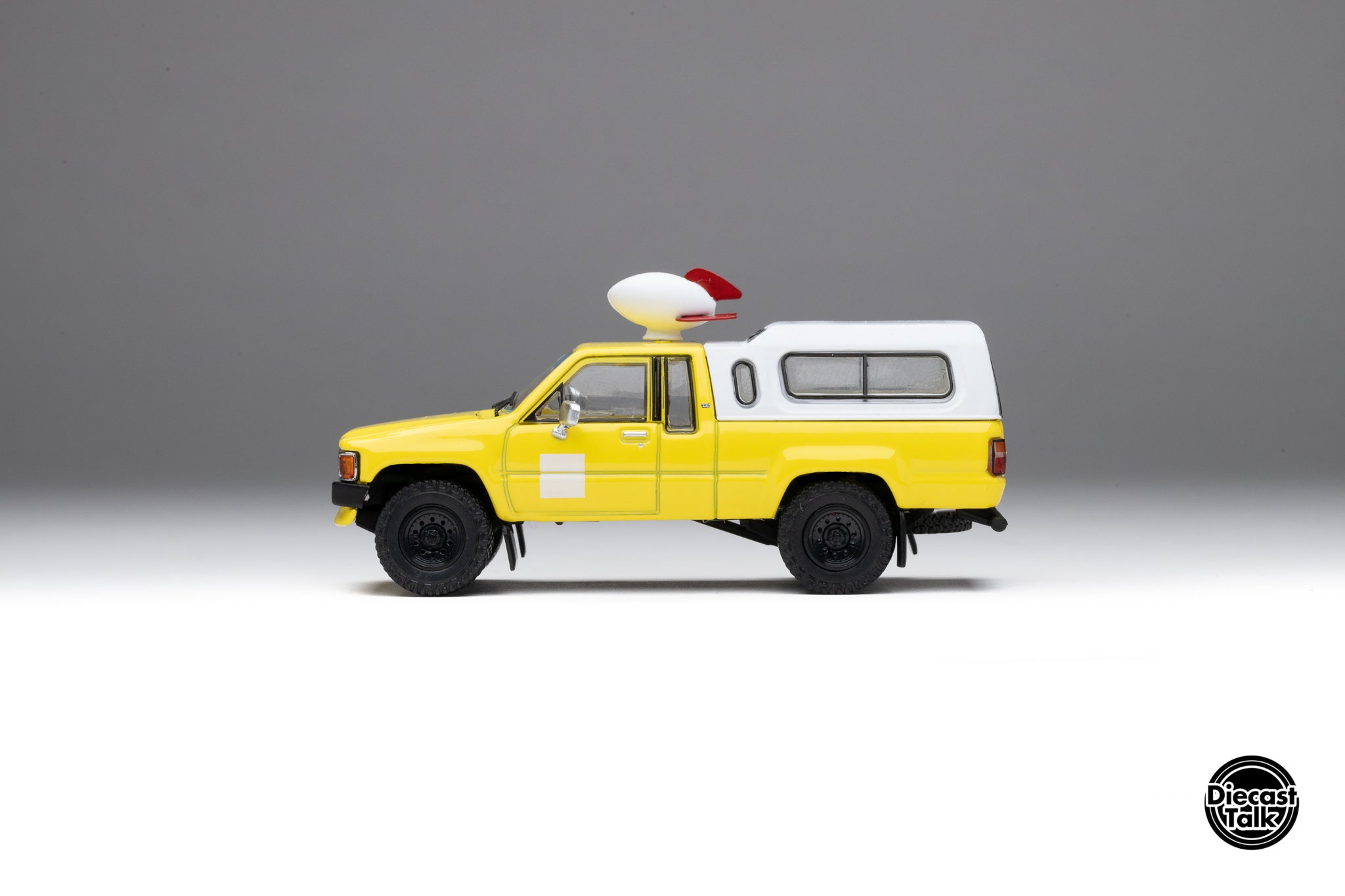 GCD DiecastTalk Exclusive 1/64 Toyota Hilux SR5 Delivery Truck