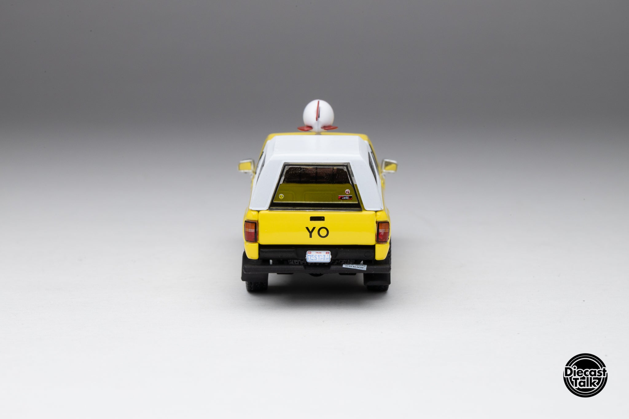 GCD DiecastTalk Exclusive 1/64 Toyota Hilux SR5 Delivery Truck