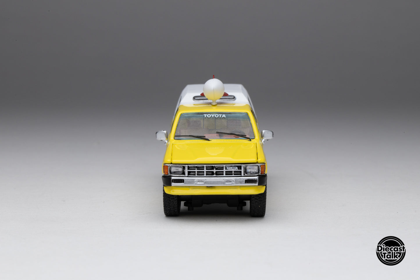 GCD DiecastTalk Exclusive 1/64 Toyota Hilux SR5 Delivery Truck