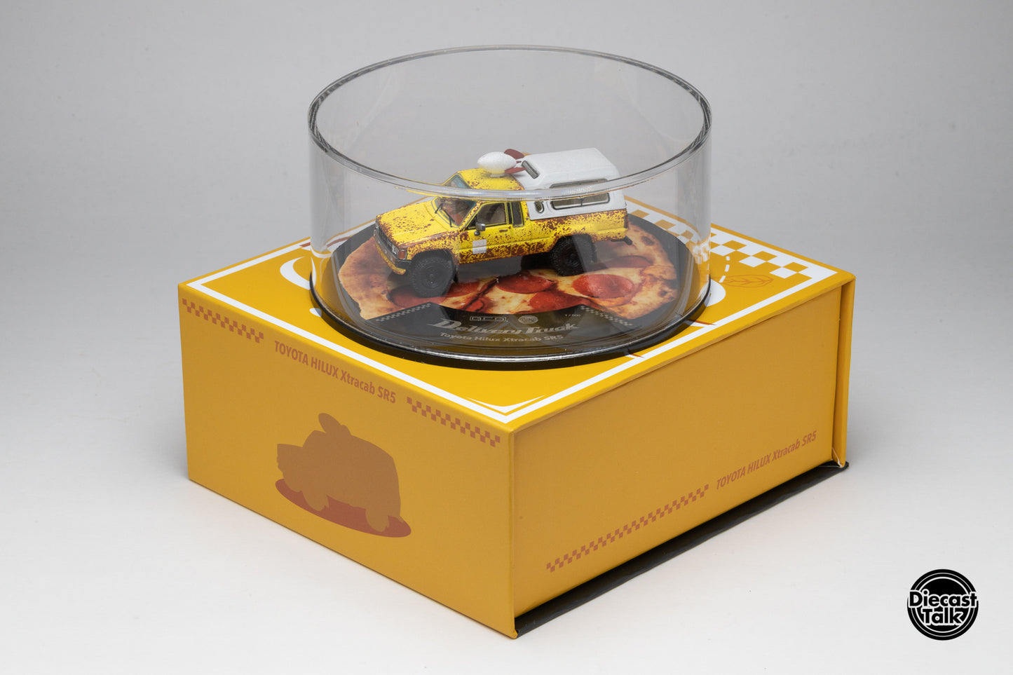 GCD DiecastTalk Exclusive 1/64 Toyota Hilux SR5 Delivery Truck