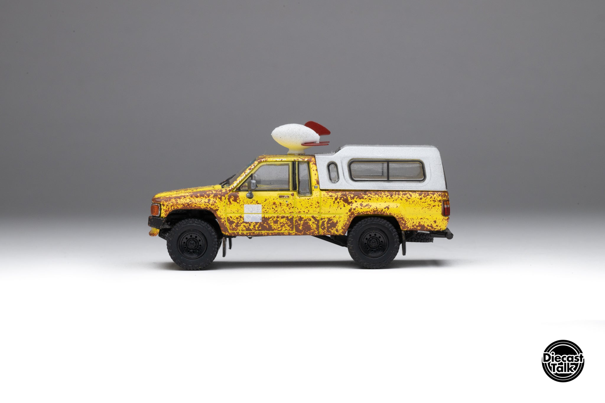 GCD DiecastTalk Exclusive 1/64 Toyota Hilux SR5 Delivery Truck