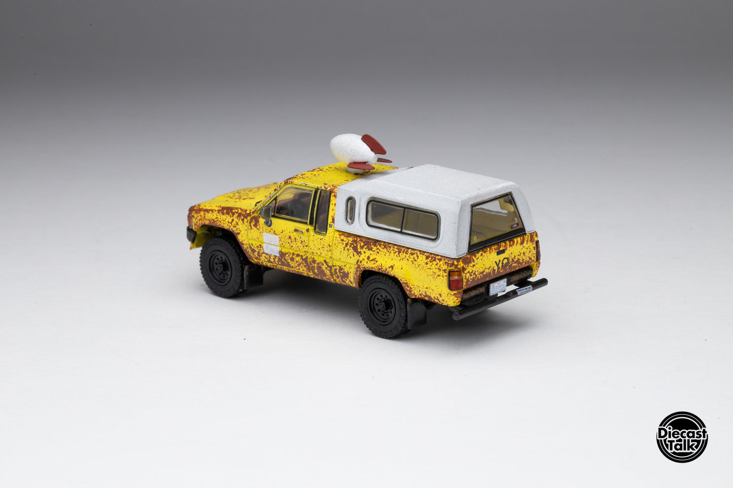 GCD DiecastTalk Exclusive 1/64 Toyota Hilux SR5 Delivery Truck