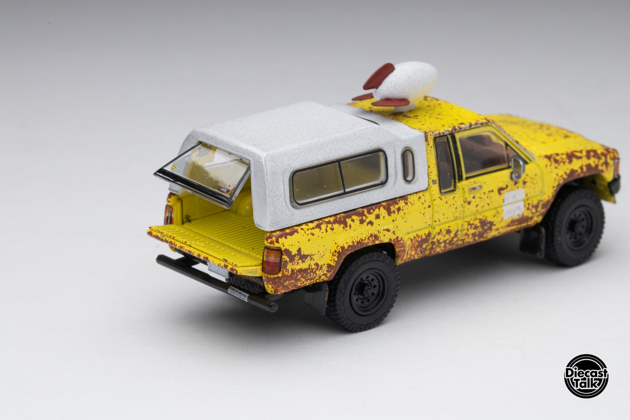 GCD DiecastTalk Exclusive 1/64 Toyota Hilux SR5 Delivery Truck
