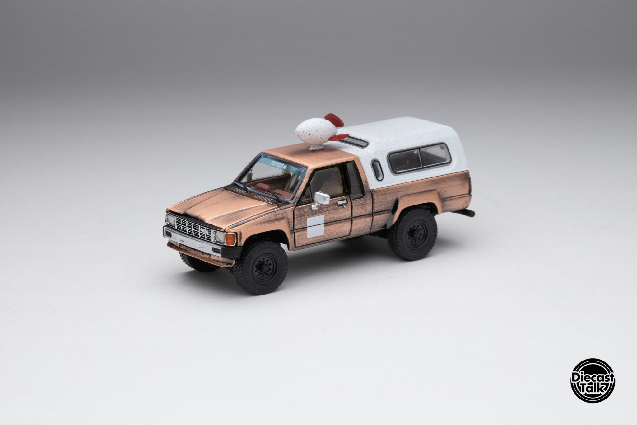 GCD DiecastTalk Exclusive 1/64 Toyota Hilux SR5 Delivery Truck