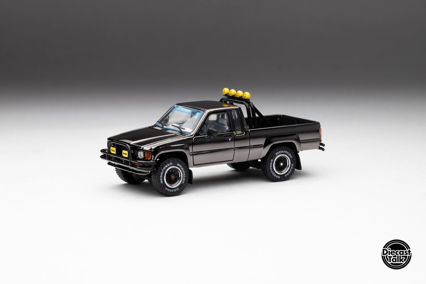 DiecastTalk MDX Exclusive 1/64 Toyota 1985 Hilux SR5 4x4 Black Chrome