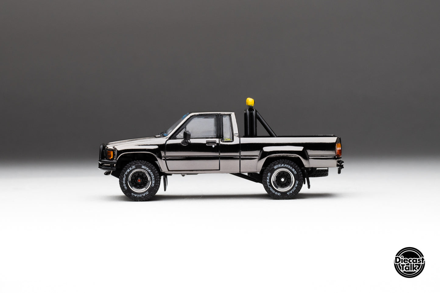 DiecastTalk MDX Exclusive 1/64 Toyota 1985 Hilux SR5 4x4 Black Chrome