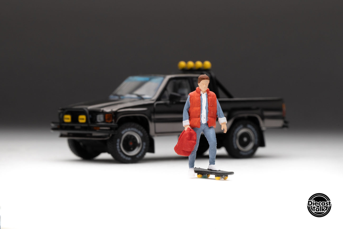 DiecastTalk MDX Exclusive 1/64 Toyota 1985 Hilux SR5 4x4 Black Chrome