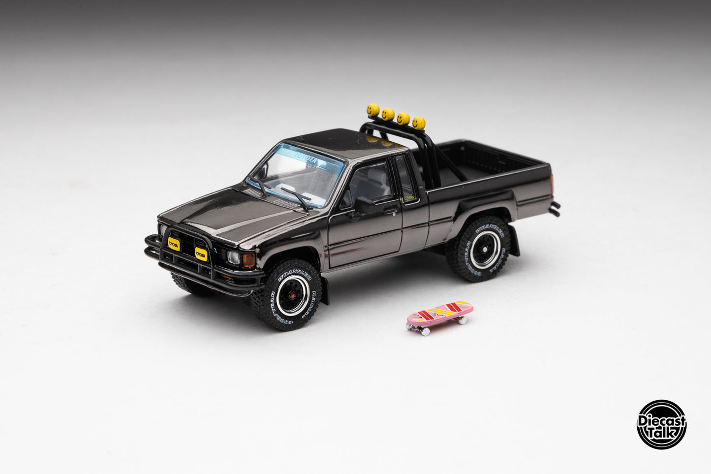 DiecastTalk MDX Exclusive 1/64 Toyota 1985 Hilux SR5 4x4 Black Chrome