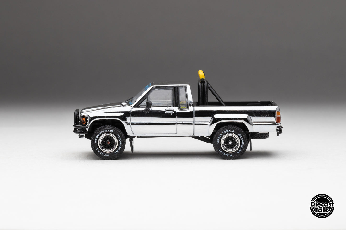 DiecastTalk MDX Exclusive 1/64 Toyota 1985 Hilux SR5 4x4 Black Chrome