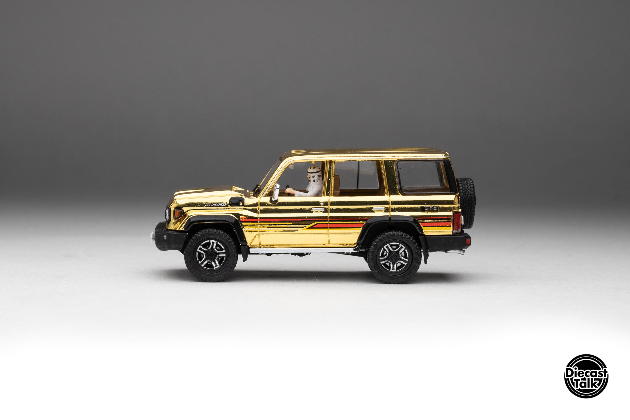 DiecastTalk MDX Exclusive 1/64 Toyota Land Cruiser 70 Arab Gold Editio