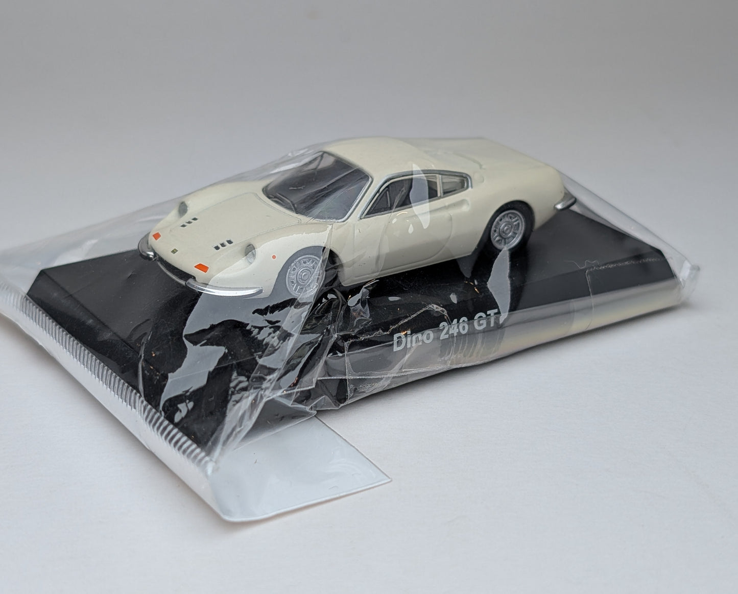 KYOSHO 1:64 Ferrari Dino 246 GT (White)