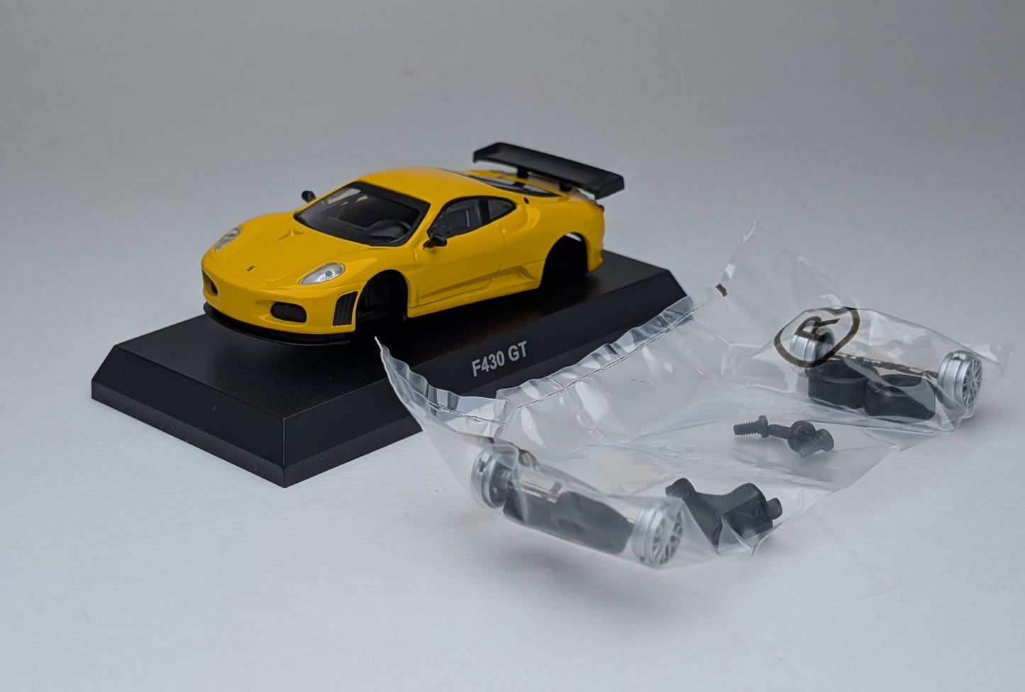 KYOSHO 1:64 Ferrari F430 GT (Black/Yellow/Red)