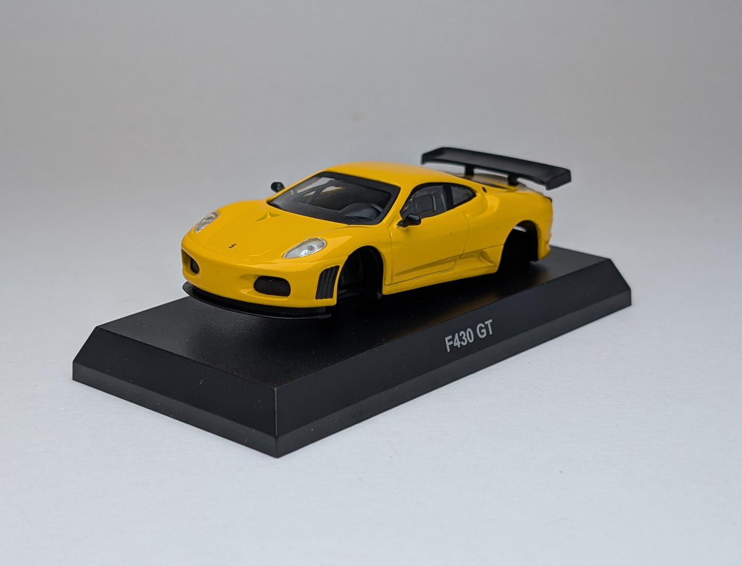 KYOSHO 1:64 Ferrari F430 GT (Black/Yellow/Red)