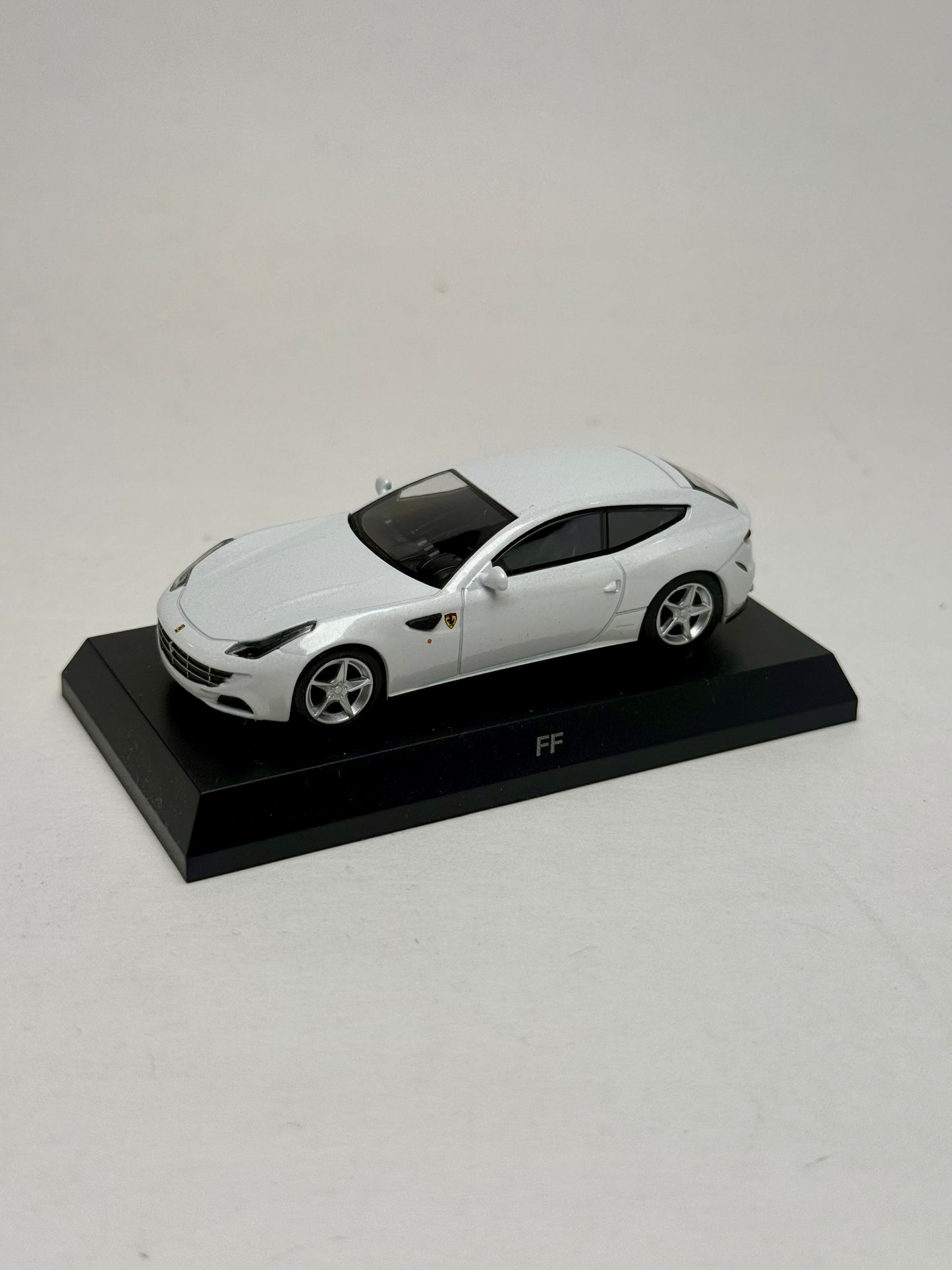 KYOSHO 1:64 Ferrari FF (White)