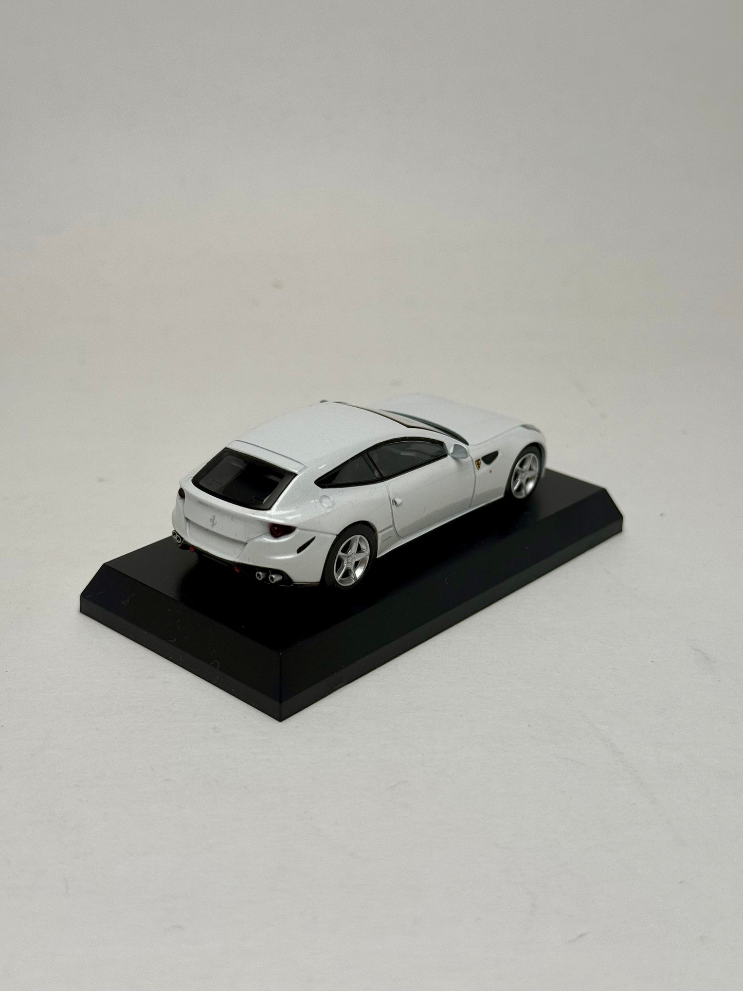 KYOSHO 1:64 Ferrari FF (White)