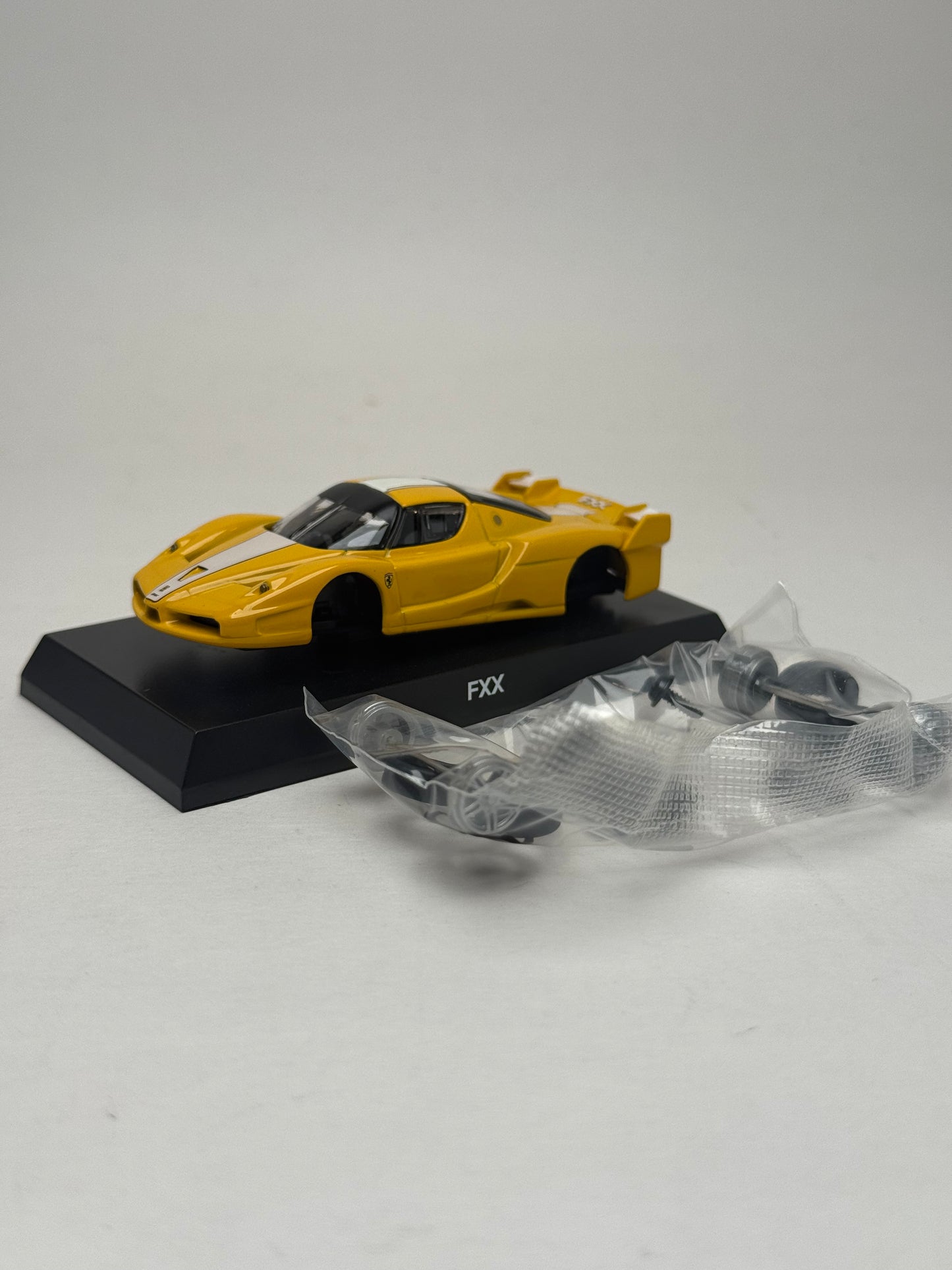 KYOSHO 1:64 Ferrari FXX (Yellow)