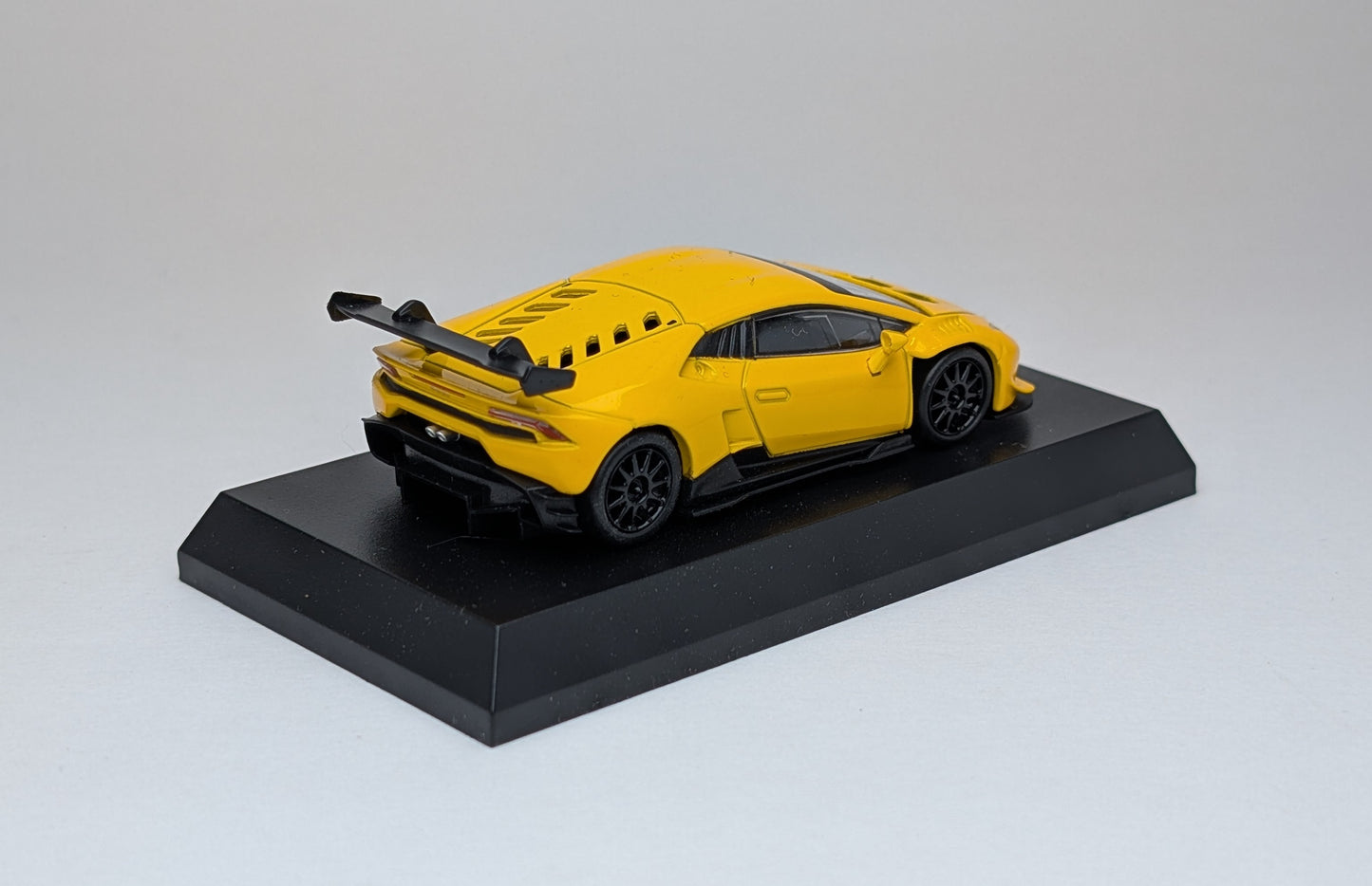 KYOSHO 1:64 Lamborghini Huracan Super Trofeo (Yellow)