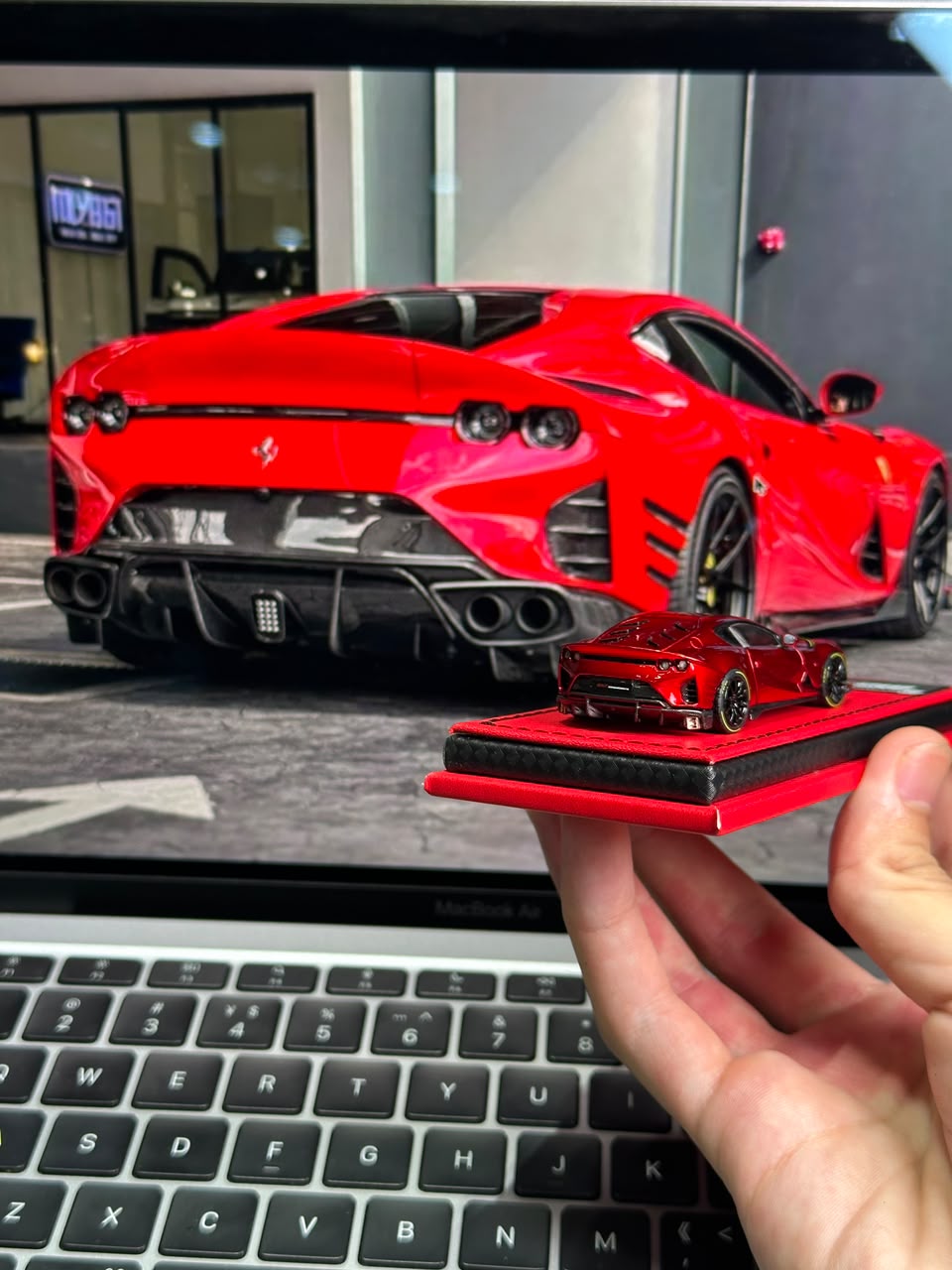 Glamcraft 1:64 812C Metallic Red Full Open diecast