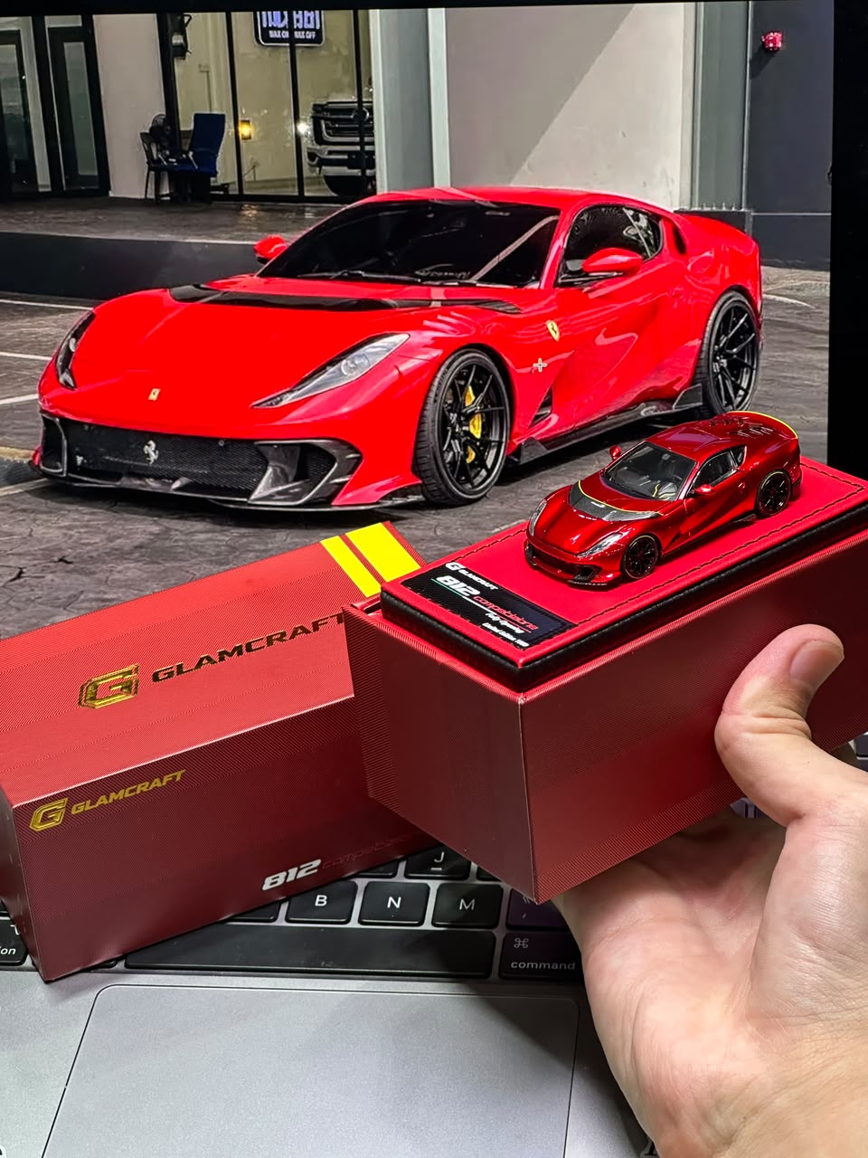Glamcraft 1:64 812C Metallic Red Full Open diecast