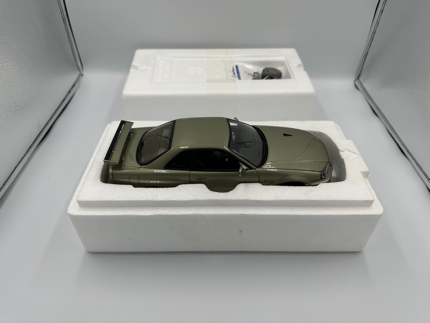 AUTOart 1/18 Nissan Skyline R34 GTR Millennium Jade