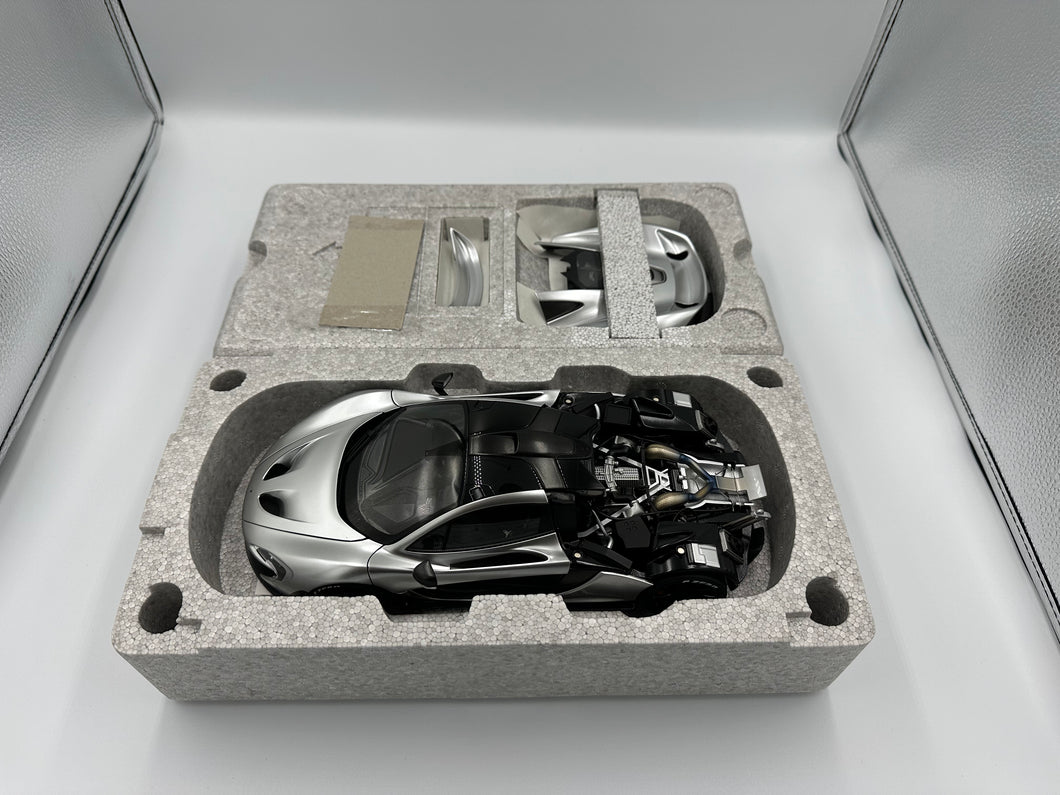 AUTOart Signature 1/18 Mclaren P1 Chrome