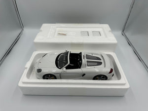 AUTOart 1/18 Porsche Carrera GT White
