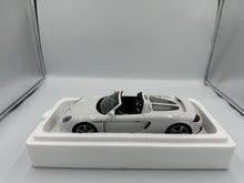 Load image into Gallery viewer, AUTOart 1/18 Porsche Carrera GT White