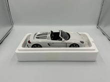 Load image into Gallery viewer, AUTOart 1/18 Porsche Carrera GT White