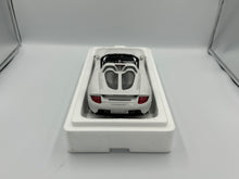 Load image into Gallery viewer, AUTOart 1/18 Porsche Carrera GT White
