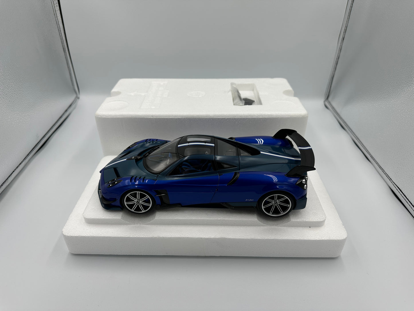 AUTOart 1/18 Pagani Huayra BC Blue