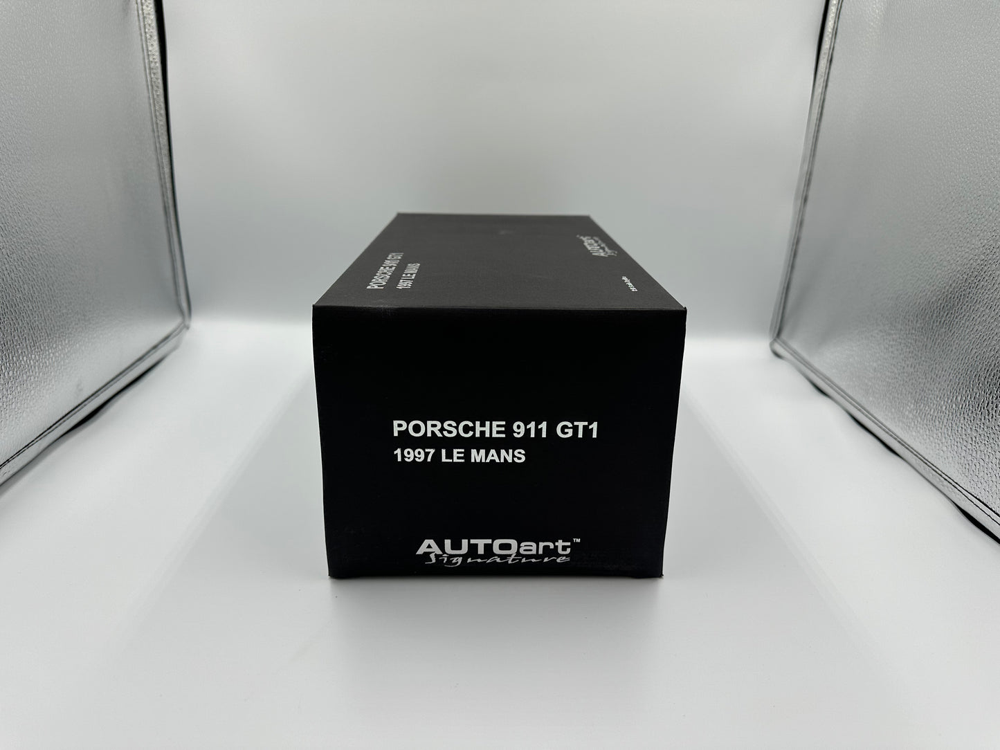 AUTOart Signature 1/18 Porsche 911 GT1