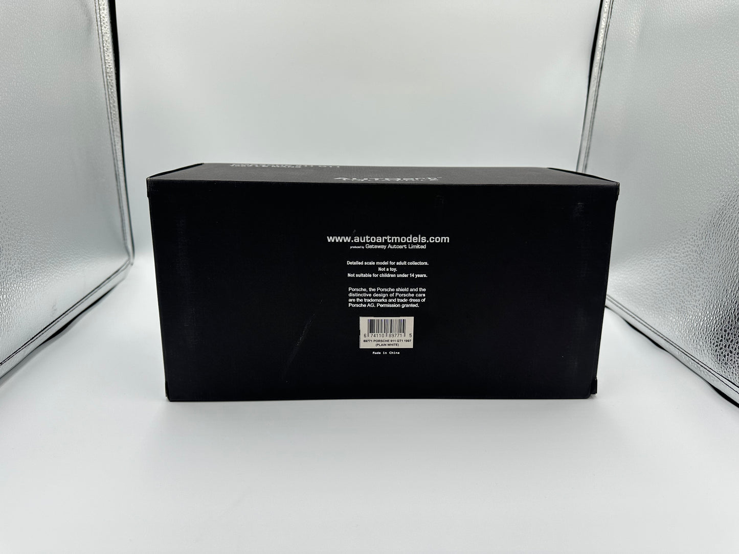 AUTOart Signature 1/18 Porsche 911 GT1