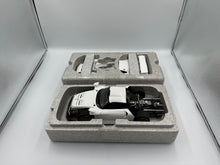 Load image into Gallery viewer, AUTOart Signature 1/18 Porsche 911 GT1