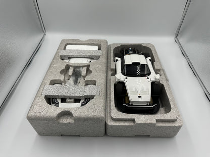 AUTOart Signature 1/18 Porsche 911 GT1