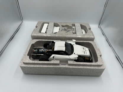 AUTOart Signature 1/18 Porsche 911 GT1