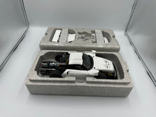 Load image into Gallery viewer, AUTOart Signature 1/18 Porsche 911 GT1
