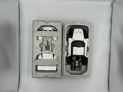 AUTOart Signature 1/18 Porsche 911 GT1