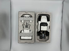 Load image into Gallery viewer, AUTOart Signature 1/18 Porsche 911 GT1
