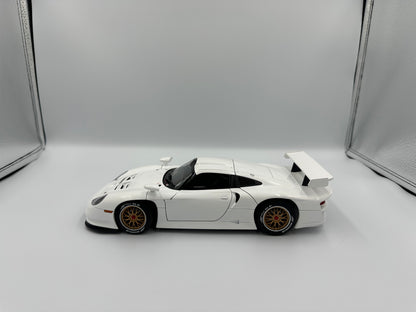 AUTOart Signature 1/18 Porsche 911 GT1