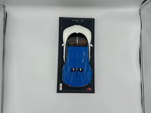 Load image into Gallery viewer, MR Collection 1:18 Bugatti Chiron White &amp; Blue