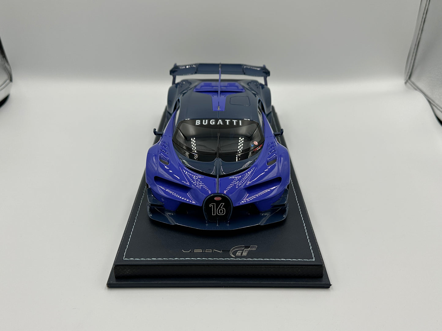 MR Collection 1:18 Bugatti Gran Turismo Violet