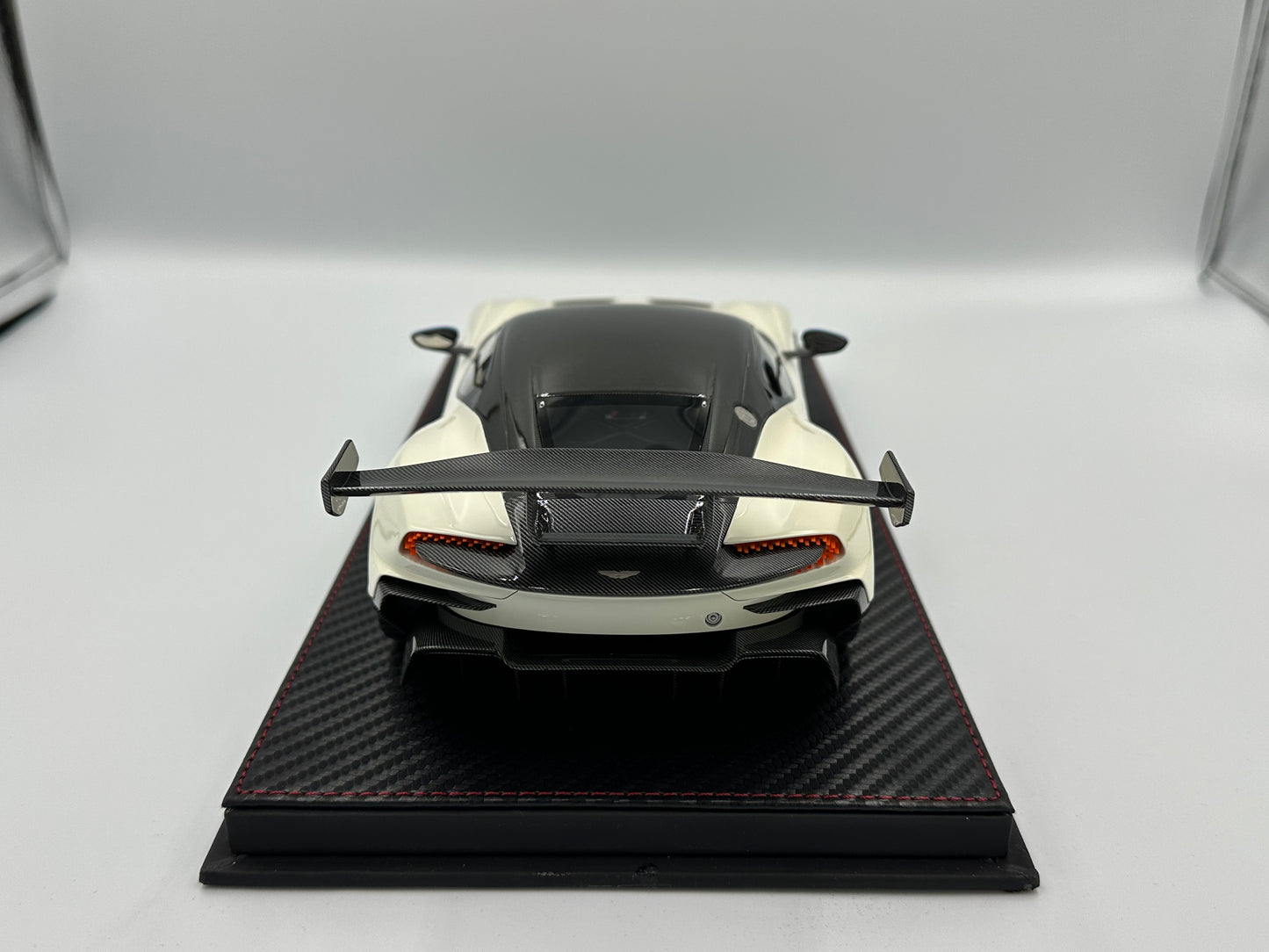 Avantstyle 1/18 Aston Martin Vulcan White