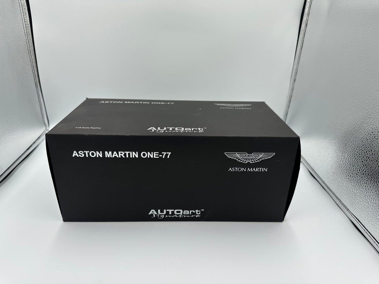 AUTOart Signature 1/18 Aston Martin One-77 Blue