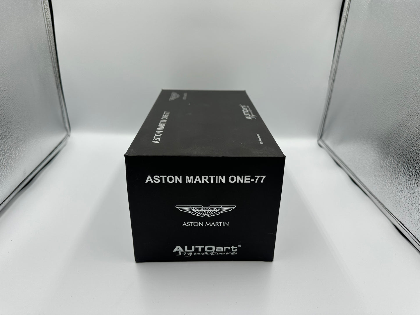 AUTOart Signature 1/18 Aston Martin One-77 Blue