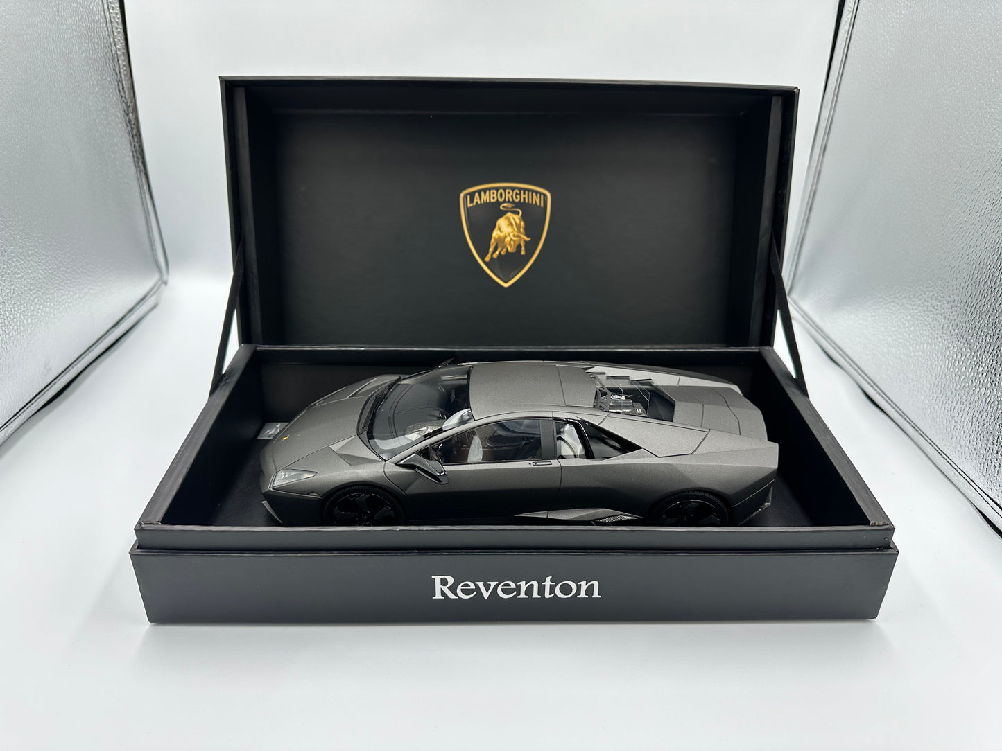 MR Collection 1:18 Lamborghini Reventon Coupe